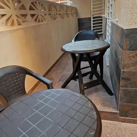 Lovely Flat, Ground Floor, With Fast Wifi, Ac And Heating *